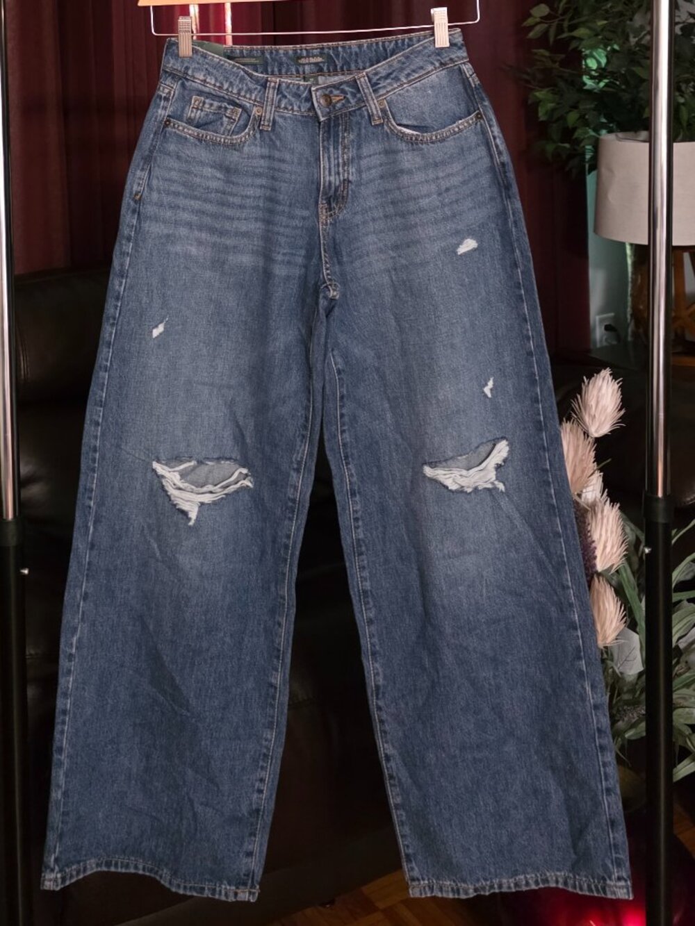 Low-Rise Baggy Ripped Jean